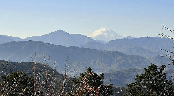 高尾山・頂より富士山