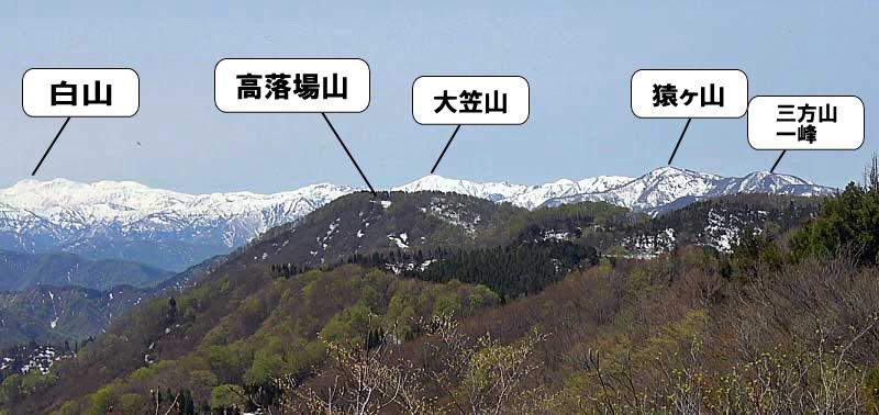 高清水山の道宗道より高落場山の右側を撮影する猿ヶ山が見える