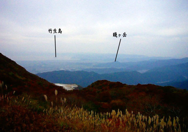 実際の写真　生憎と天候が良くなく、空気が澄んでなかったので、竹生島は殆ど霞んで見えません