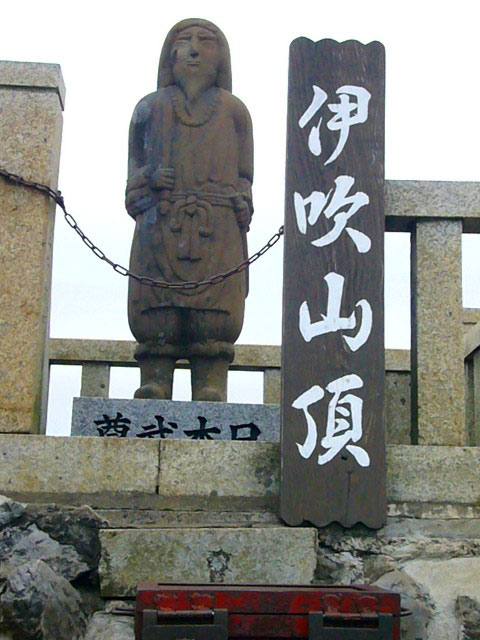 山頂　日本武尊像（ヤマトタケル）