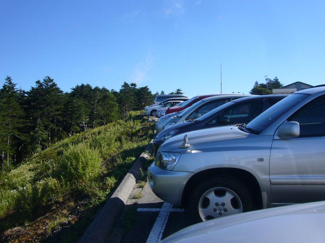 朝7:55、駐車場には既に沢山の車が駐車されていた