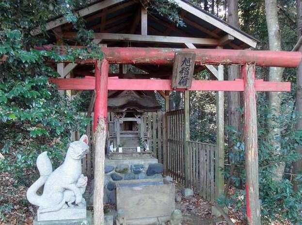 階段を登り始め直ぐに、旭稲荷神社に到着