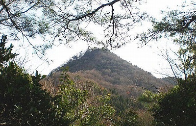 尖山は「日本最古のピラミッド説」・「UFO伝説」がある不思議な山